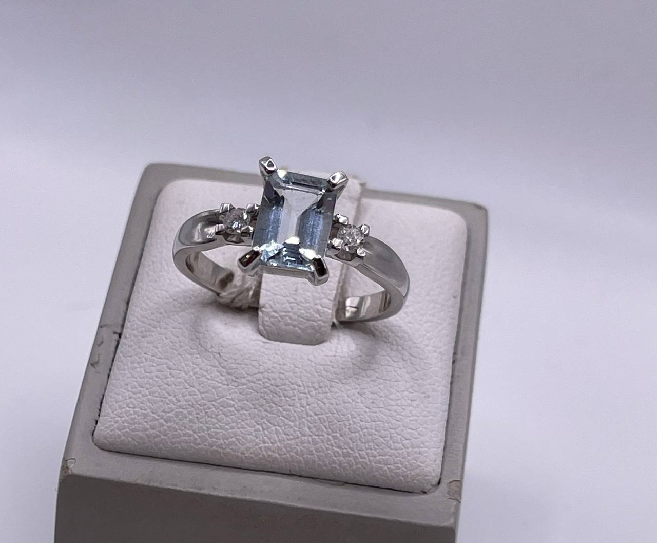 ANELLO IN ORO E ACQUAMARINA