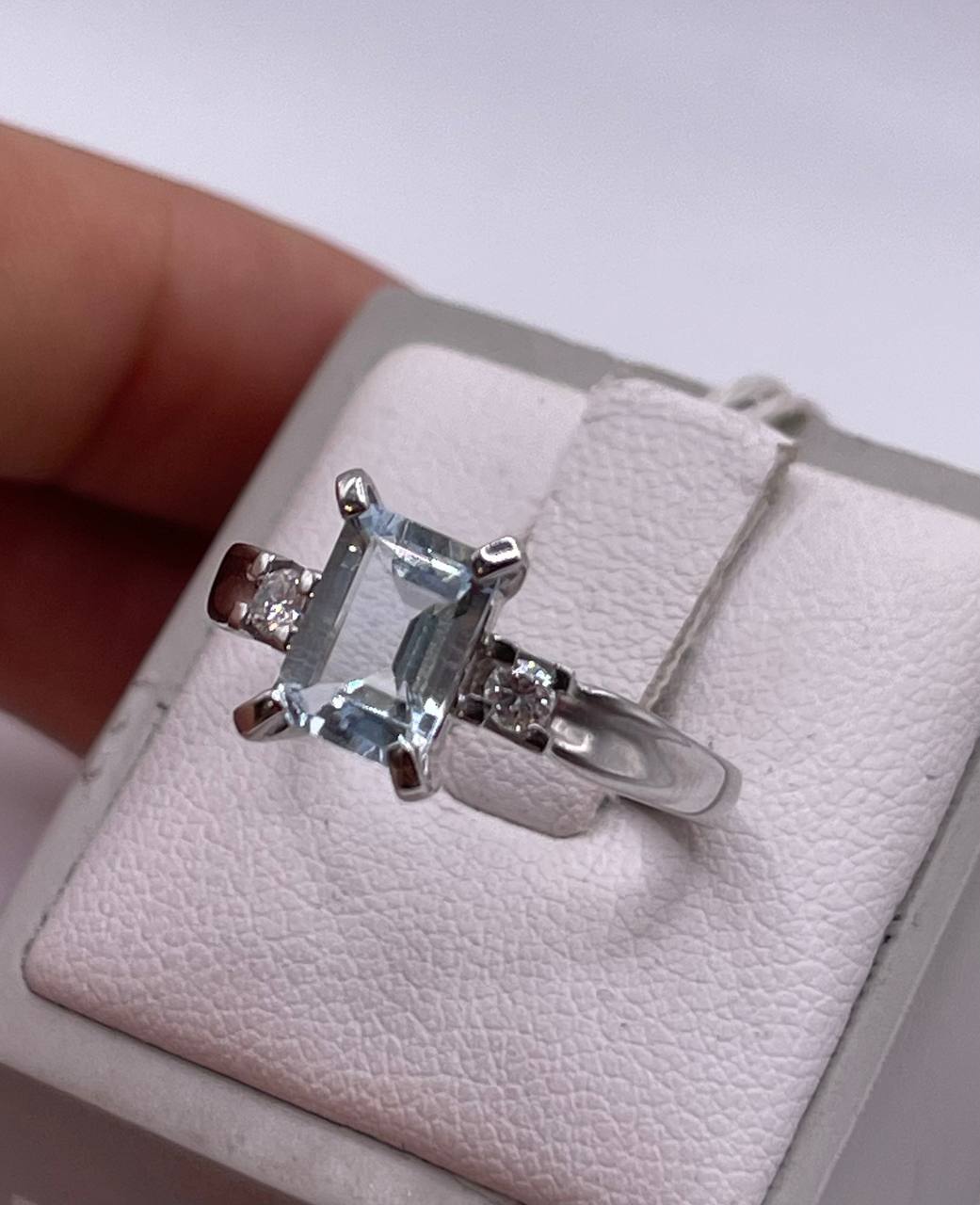 ANELLO IN ORO E ACQUAMARINA