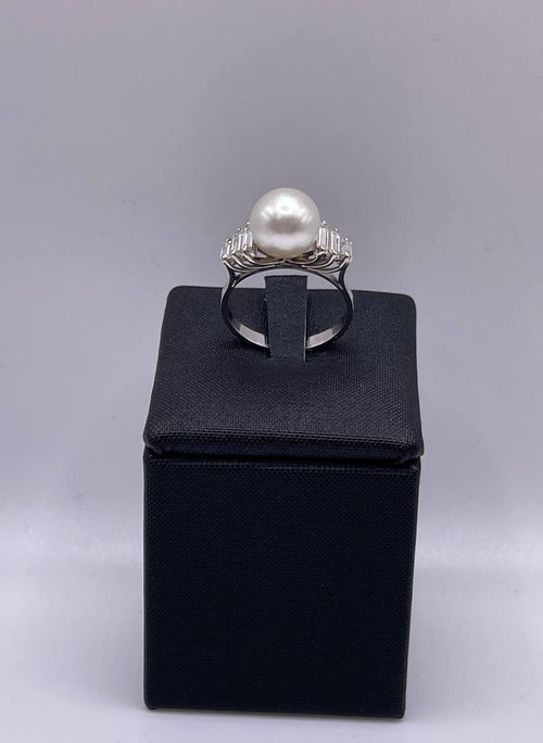 ANELLO IN ORO BIANCO E PERLA GIAPPONESE