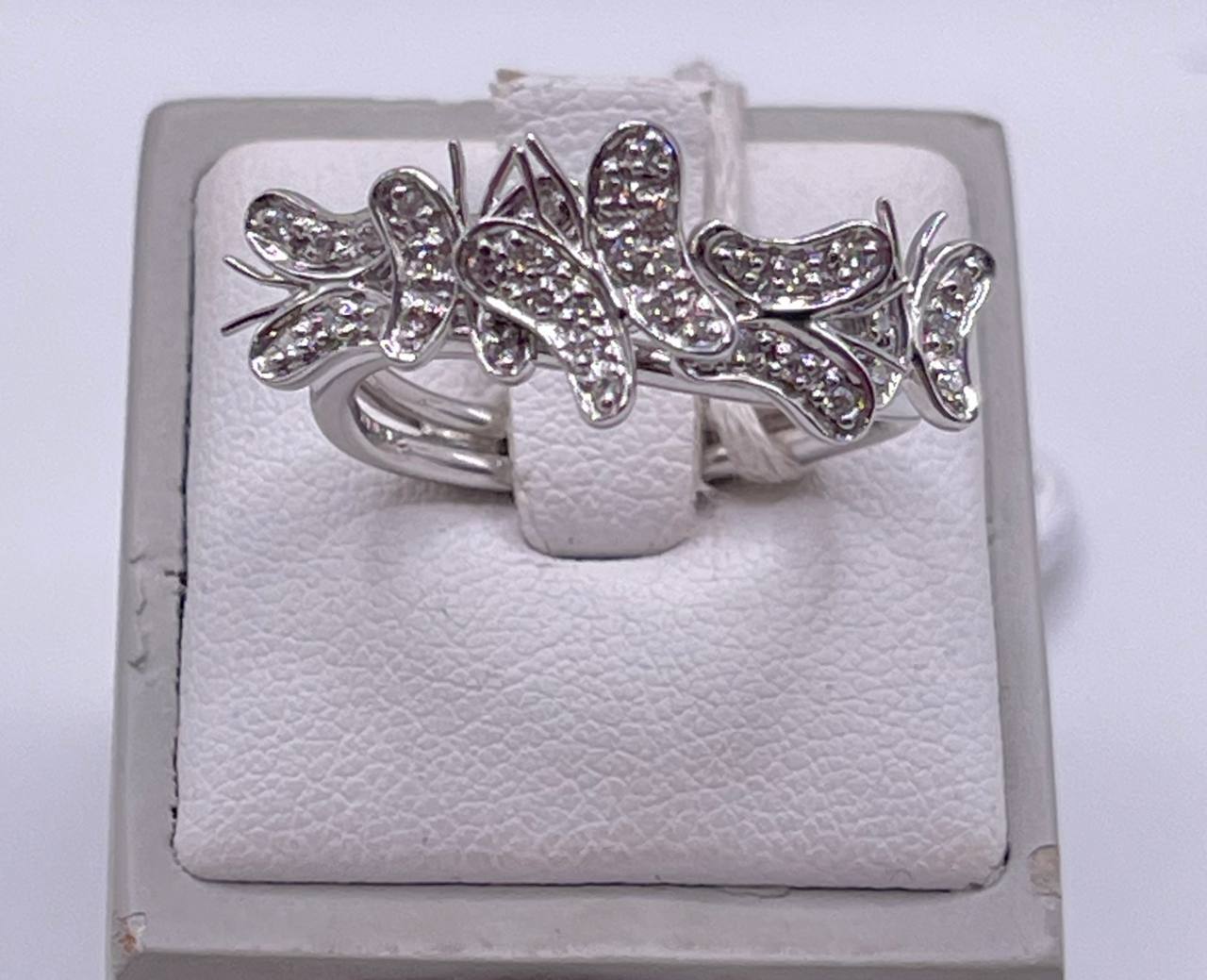 ANELLO IN ORO BIANCO E DIAMANTI FANTASIA