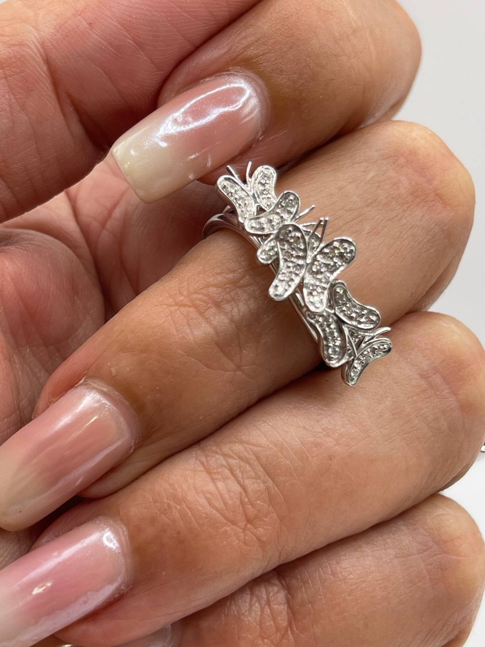 ANELLO IN ORO BIANCO E DIAMANTI FANTASIA