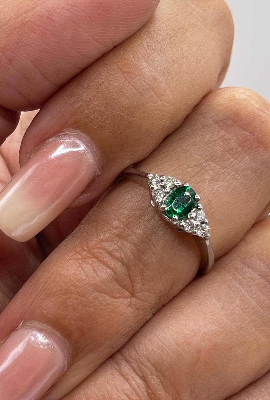ANELLO IN ORO BIANCO E SMERALDO