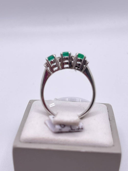 ANELLO IN ORO BIANCO E SMERALDI