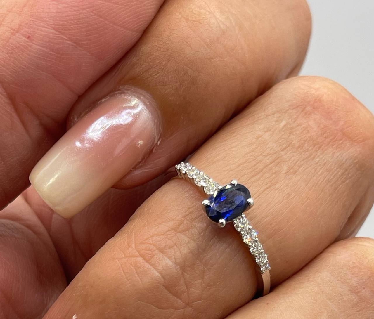 ANELLO IN ORO BIANCO E ZAFFIRO