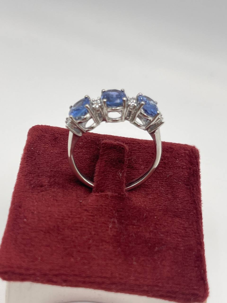 ANELLO IN ORO BIANCO E TANZANITE