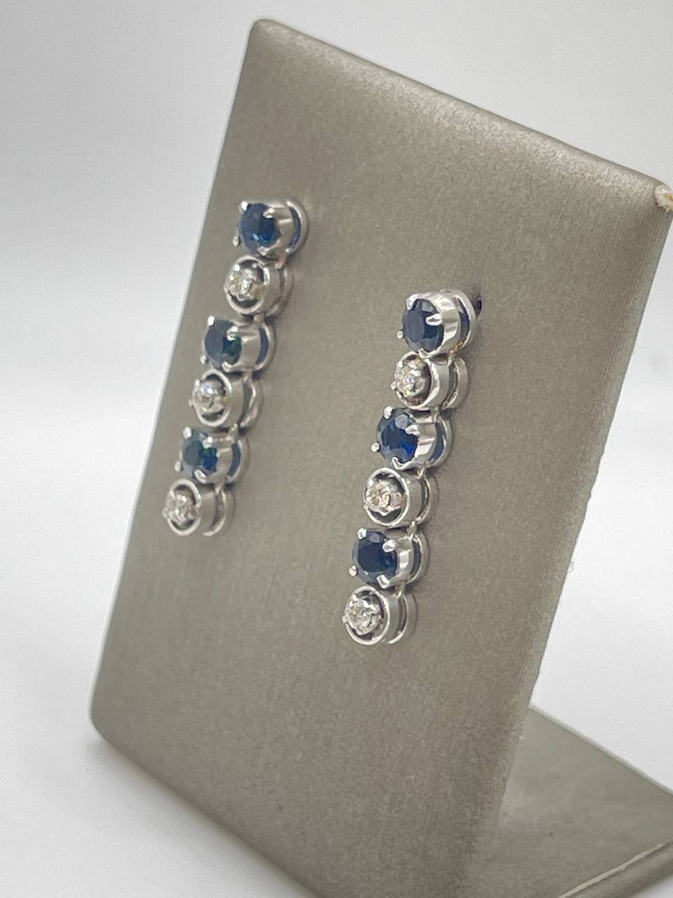 ORECCHINI PENDENTI IN ORO E ZAFFIRI