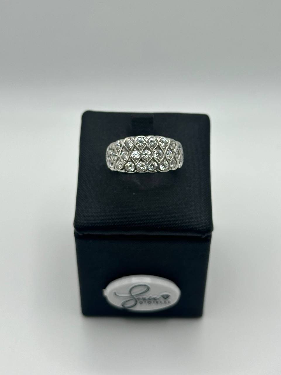 ANELLO A FASCIA IN ORO E DIAMANTI